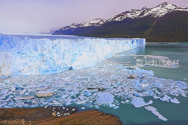 莫雷诺冰川和阿根廷湖- El Calafate，阿根廷巴塔哥尼亚